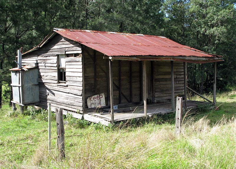 This one is for Wayno. An old house on the Lions Rd on the NSW side of the border