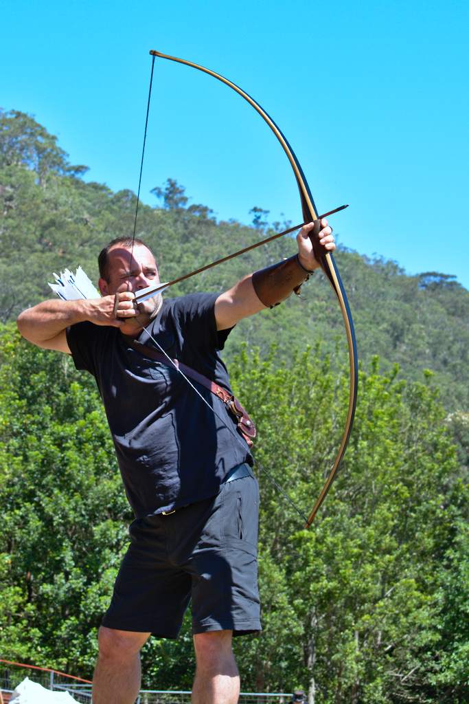 Gotta love that Nick Lintern bow. Nice curves mate.