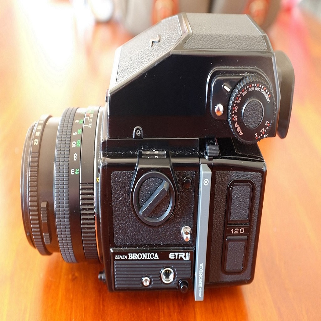 Bronica ETRSi Medium Format film camera