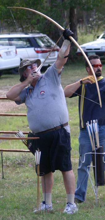 Clive shooting the high trajectory.
<br />
<br />You can shoot both a high and low tyrajectory in Clout - each with its plus and minuses.  That is an American Ash ELB pulling around 55lb.  Note he is using really trad arrows, even self-nocks !!!